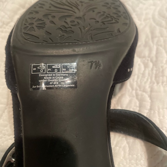 Gorgeous Ara sandals. Kid suede so incredibly soft and comfy. Size 10 US - Picture 5 of 10